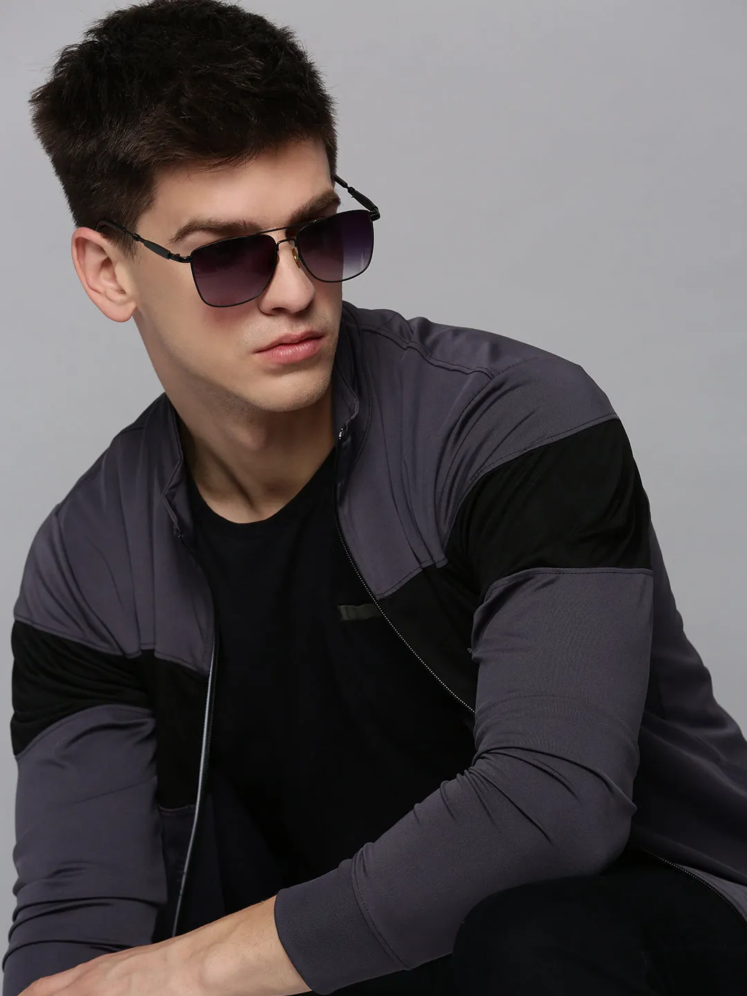 Men Grey Colour blocked Mock Collar Sweatshirt